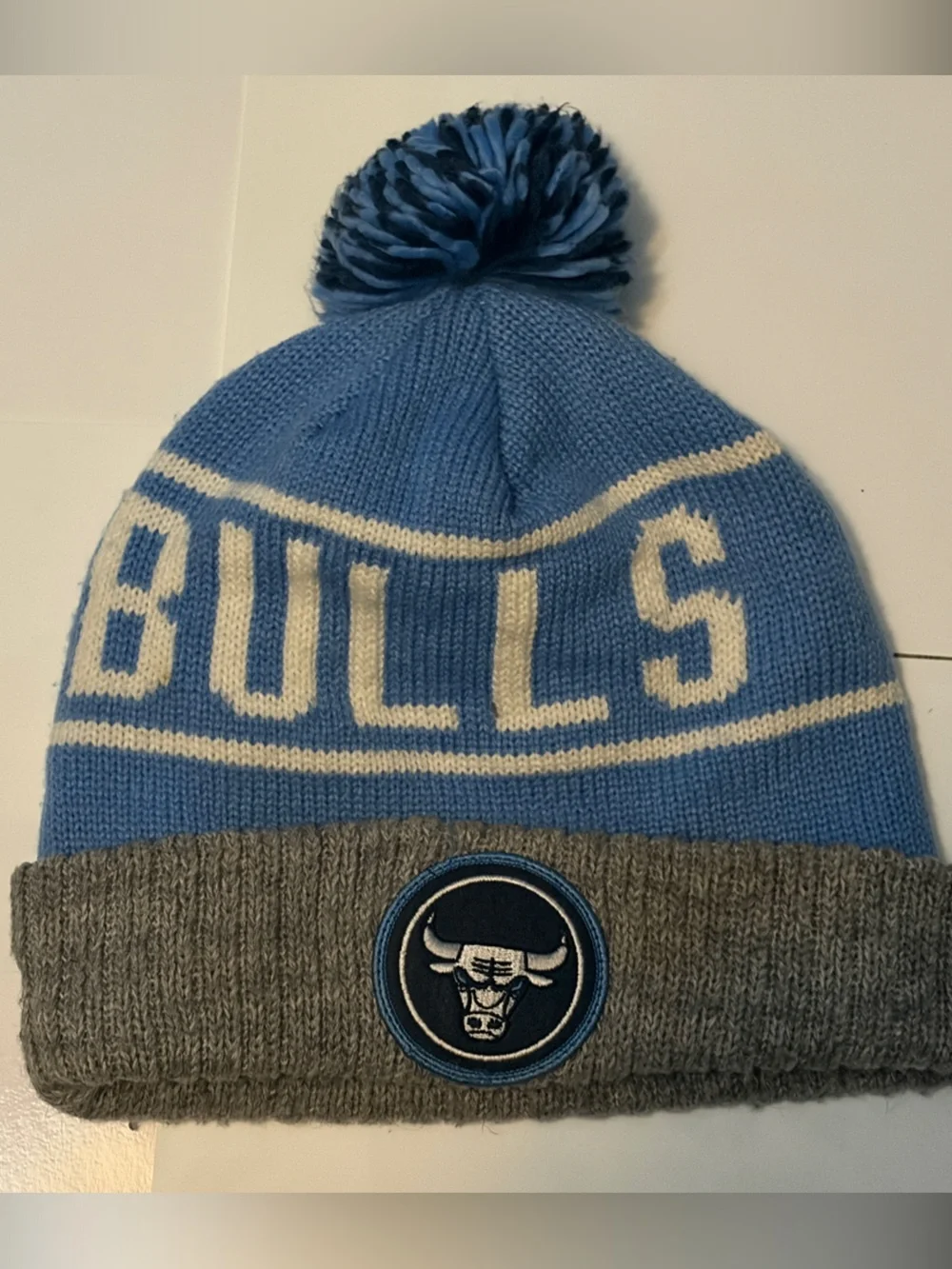 Chicago Bulls Light Blue and Gray Pom Beanie Mitchell & Ness, Carolina colors 23